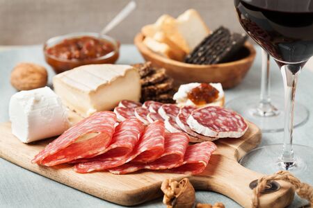 Un plateau de charcuterie